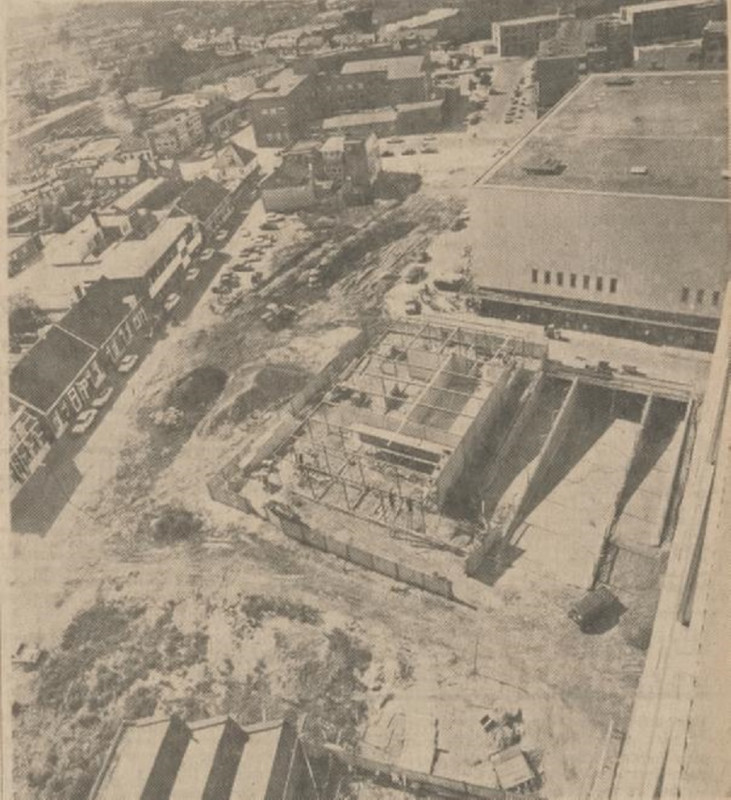 Boulevard 1945-328 hoek Ledeboerstraat en Kuipersdijk bouw ondergrondse garage krantenfoto Tubantia  6-9-1969.jpg