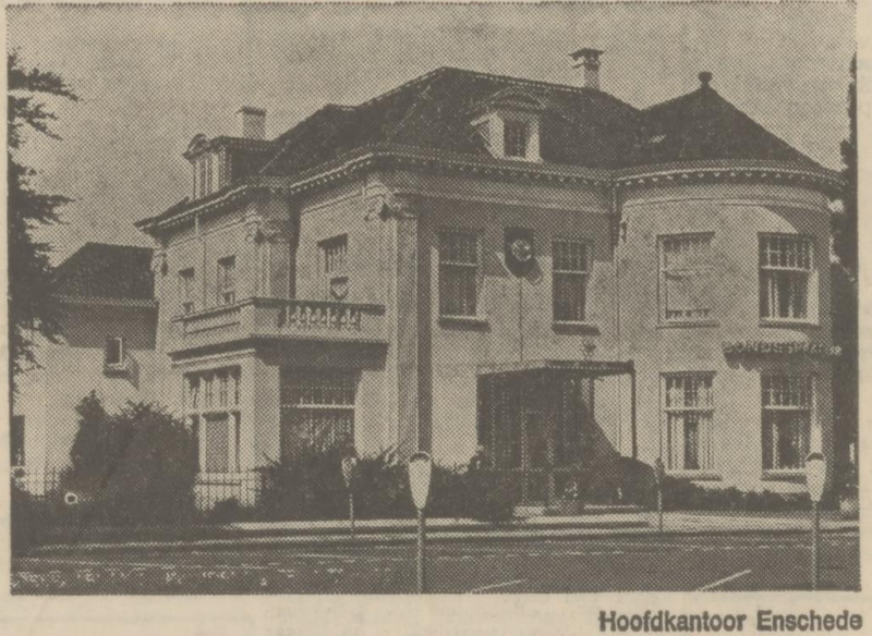 Hoedemakerplein 5 hoek M.H. Tromplaan 1 hoofdkantoor Bondsspaarbank voor Twente krantenfoto Tubantia 2-1-1971 vroeger villa Scholten.jpg
