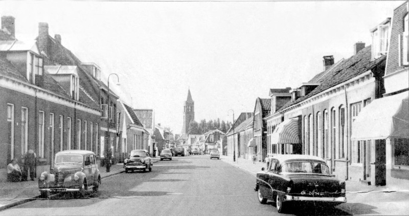 Deurningerstraat 132-142 rechts paardenslager Horneman verderop de luifel van slager Veldscholte.jpg