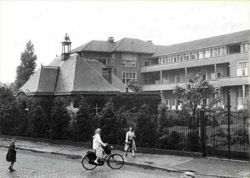 Emmastraat rouwkapel juli 1943.jpg
