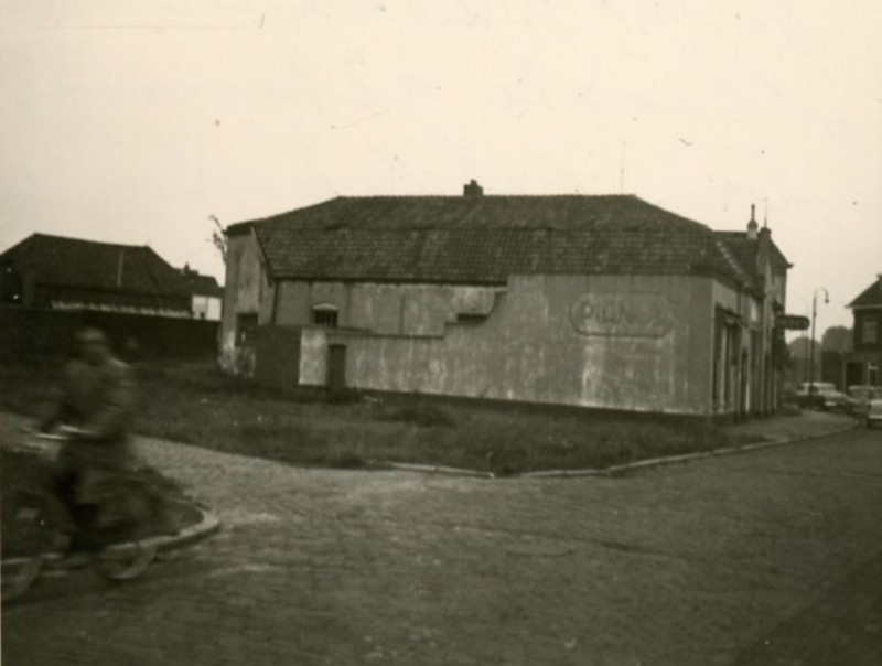 Alsteedsestraat 26 Gereformeerde kerk Jeruel, waar de gemeente bijeen kwam van 1930 tot 1952.jpg