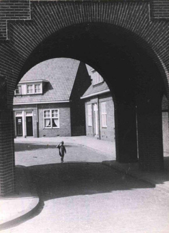 Bataviastraat 15 gezien vanaf de Varviksingel. 1943.jpg
