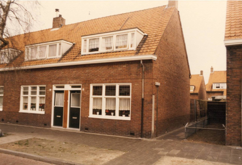 Begoniastraat 16-18 woningen 1977.jpg