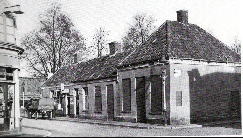 Beltstraat 23-31 rechts en links 30 pand Holterman hoek Koningstraat.jpg