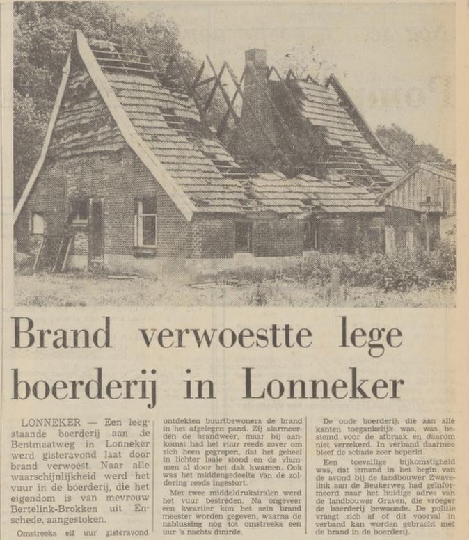 Bentmaatweg Lonneker boerderij door brand verwoest krantenfoto Tubantia 28-9-1973.jpg