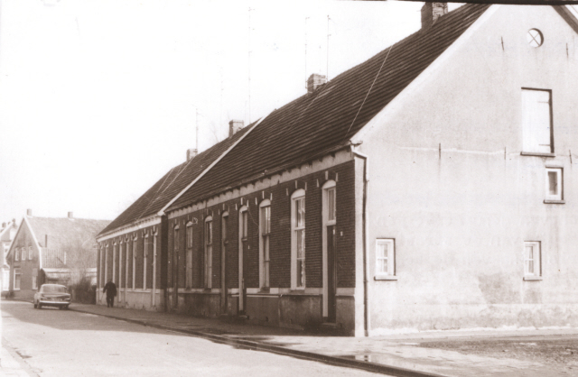 Bentstraat 1-15 Oneven genummerde woningen aan het begin van de straat gezien in de richting van de Kerkstraat 1967.jpeg