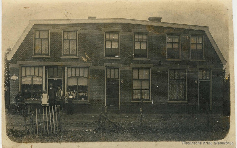 Bentstraat 61-63-65  winkel kruidenierswaren J.B. Wiggers 1925.jpg