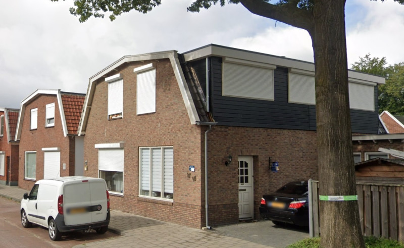 Bentstraat 105-107 woningen bouwjaar 1914 foto aug. 2020.jpg