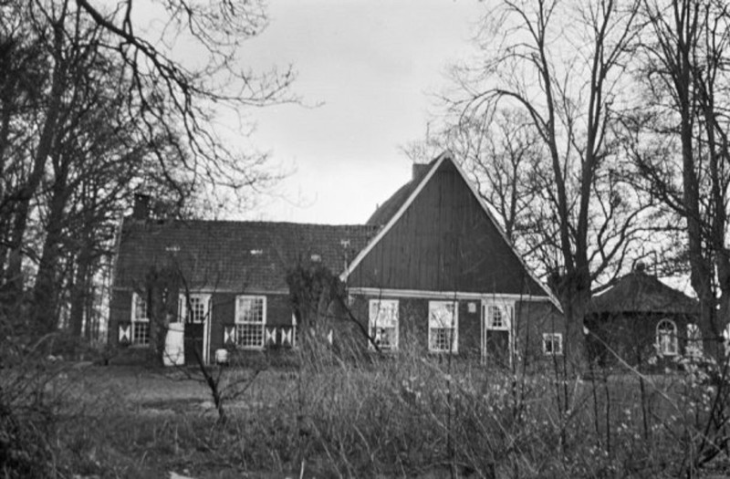 Berenbroeksweg 38-40 boerderij Berenbroek 1967 nu Rijksmonument.jpg