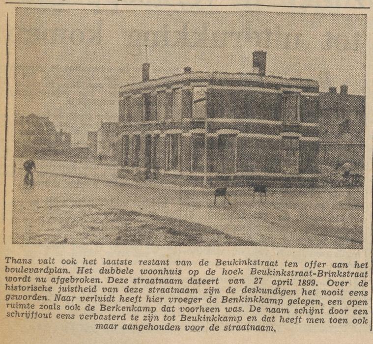 Beukinkstraat 37-39 hoek Brinkstraat krantenfoto Twentsche Courant 25-10-1957.jpg
