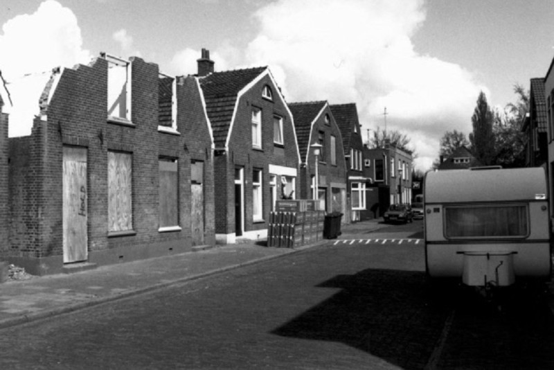 Billitonstraat 10-12-14-16-18-20 Dubbele woonhuizen tijdens sloopwerkzaamheden.jpg