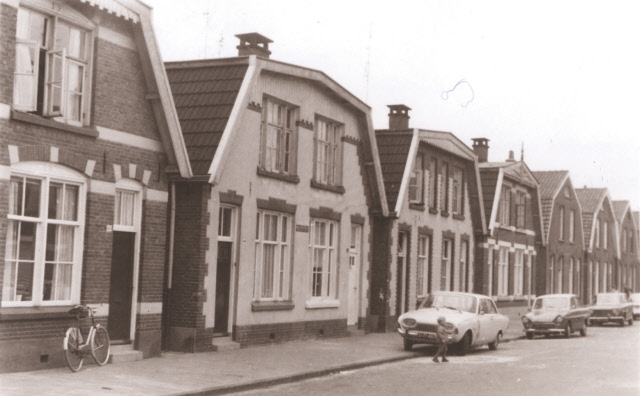 Billitonstraat 34-50 woningen 1967.jpeg