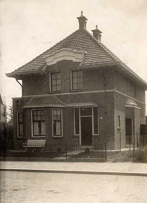 Bisschopstraat 27 huis mevr.Sanders-Mosman voor verbouwing 1920.jpg