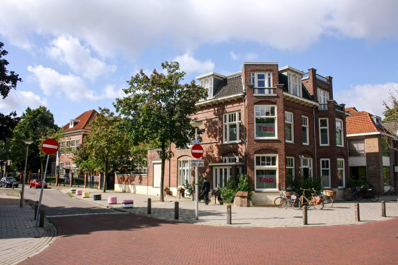 Bisschopstraat 37-39 hoek Prinsestraat 2015.jpg