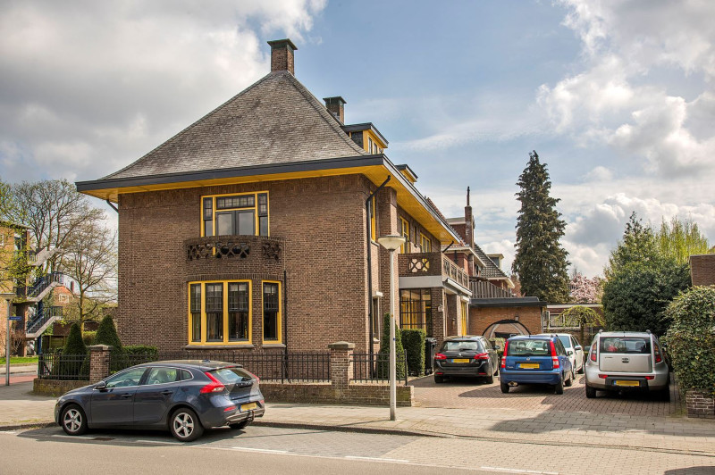 Bisschopstraat 55 hoek Kortenaerstraat.jpg