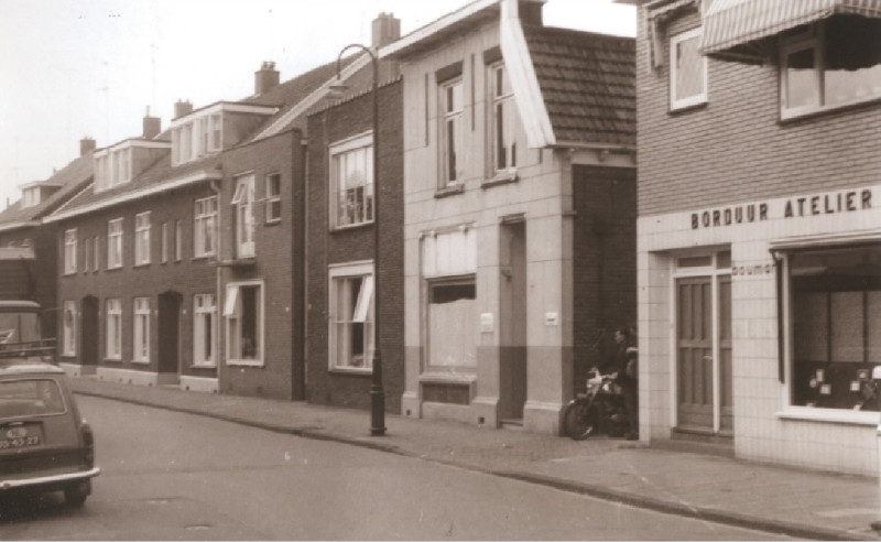 Blekerstraat 16 woningen en borduuratelier Bouman 1967.jpg