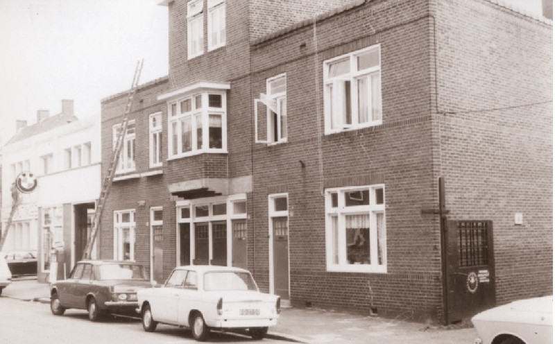 Blekerstraat 69-71-75 garage en woningen 1967.jpg