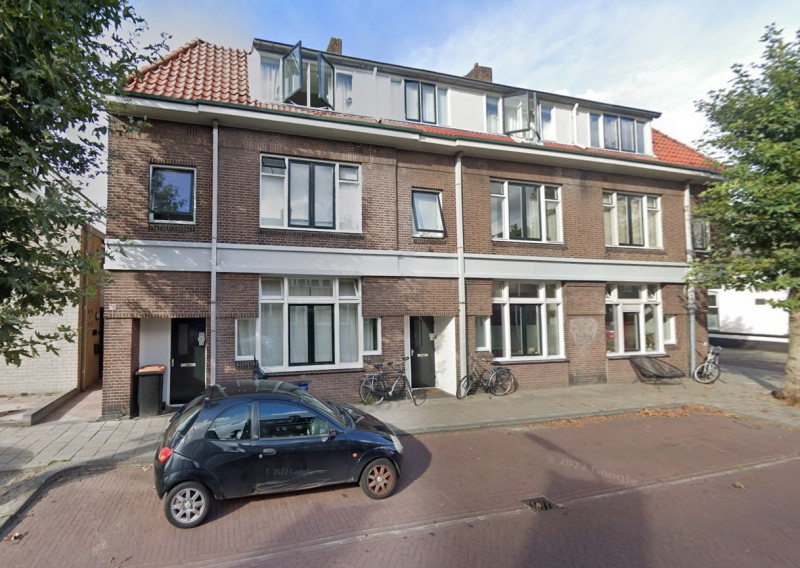 Blekerstraat 74-76 woningen bouwjaar 1928 foto sept. 2022.jpg