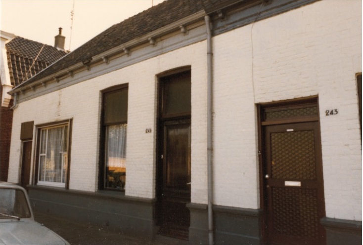 Blekerstraat 241-243 woningen 1980.jpg