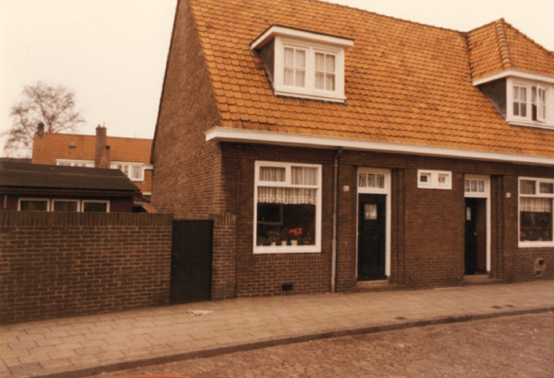 Bloemendaalstraat 50-52 woningen 1977.jpeg