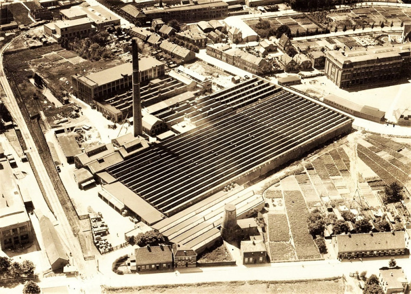 Boddenkampstraat 5 boven hoek Joan Costststraat en 17 boven hoek Jan Willem Racestraat en 29 boven Van der Capellenstraat en overkant 20 enz. en  32 Menko tussen Kottendijk Boddenkampstraat luchtfoto.jpg