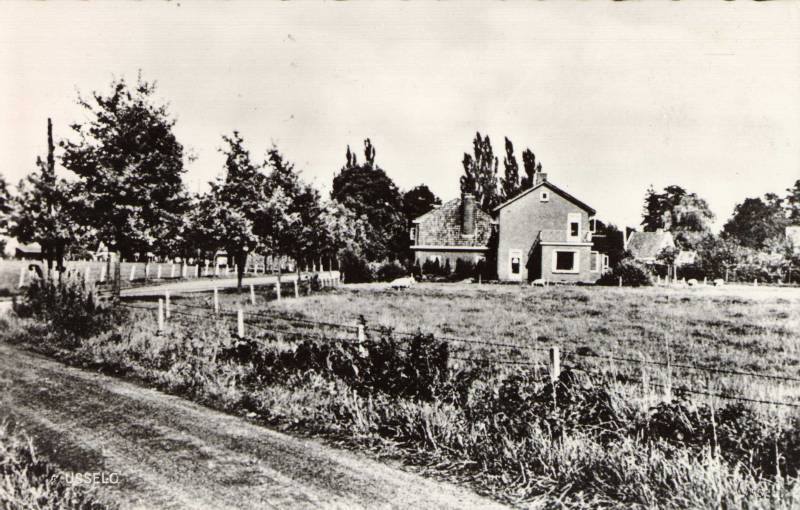 Boekelosestraat 51-53-57 richting Usselo. zandweg op voorgrond is Rosinkweg.jpg