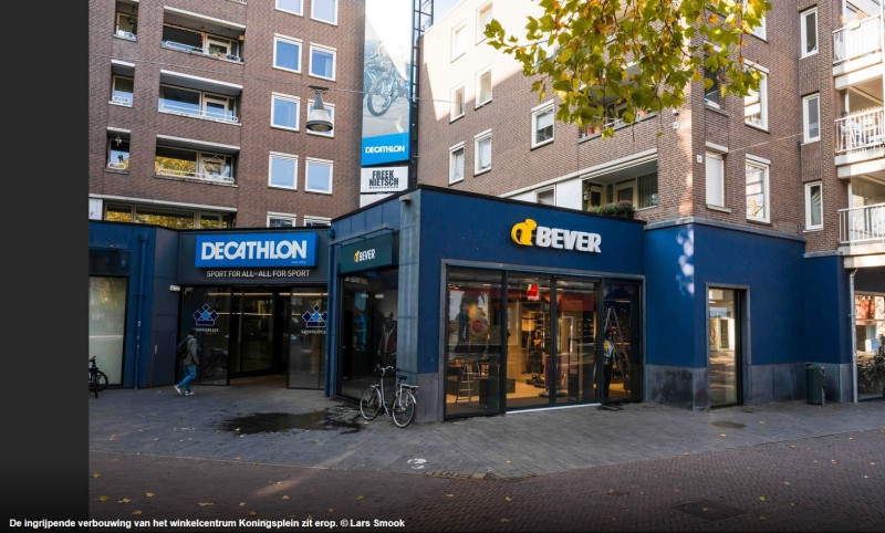 Van Loenshof 86 winkelcentrum Koningsplein outdoorwinkel Bever krantenfoto Tubantia 25-10-2024.jpg