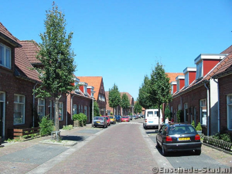 Bombazijnstraat 3-5-7 links Pathmos.jpg