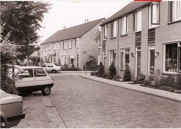 Borgerstraat 26-30 richting De Vluchtestraat 1986.jpg