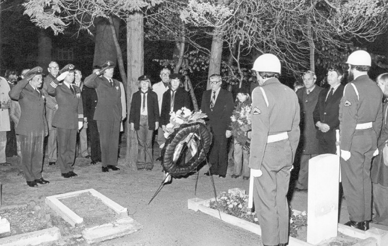 Dorpsstraat 96 R.K. begraafplaats Lonneker doden-herdenking.jpg