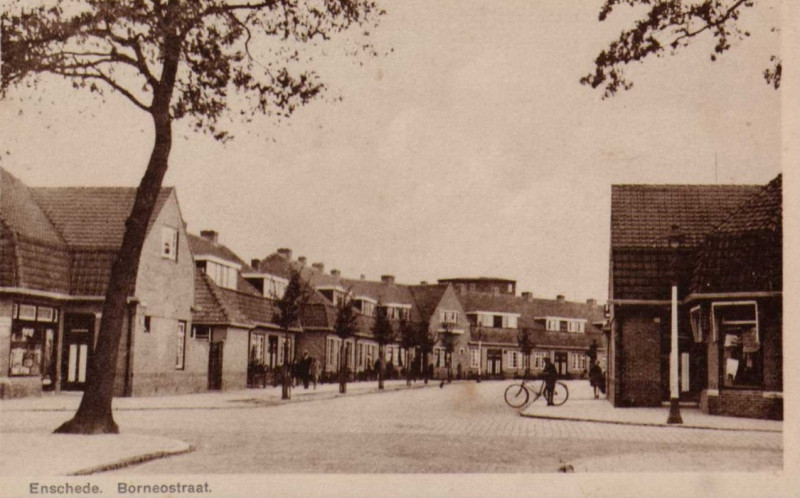 Borneostraat 5-7 links hoek Wooldrikweg 86 rechts  1929.jpg