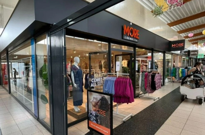 Wesseler-Nering 29-30 Plussize-winkel More.jpg
