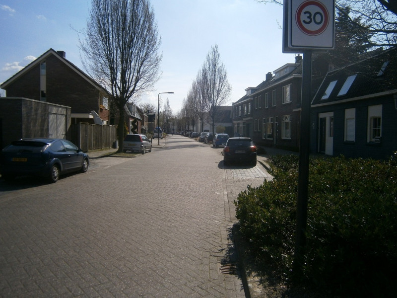 Borstelweg 4 rechts vanaf Parkweg.JPG