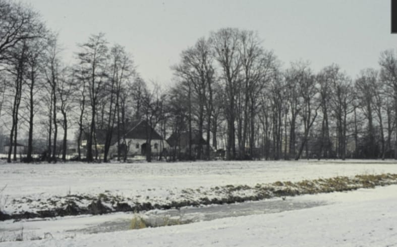 Boswinkelweg 70 Boerderij Het Boswinkel. In de sneeuw gezien vanaf de Nederlandlaan. 1978.jpg