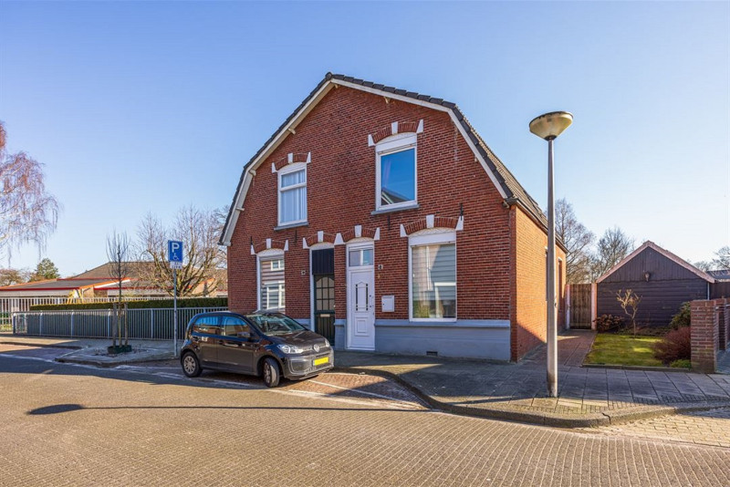 Bremstraat 46-48 woningen bouwjaar 1892.jpg