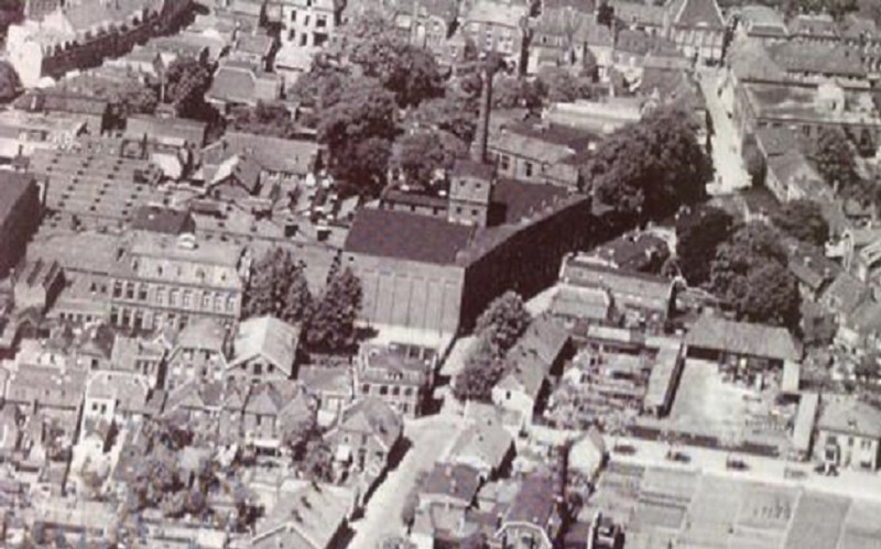 Brinkstraat 30-36 links en 33-49 rechts.jpg