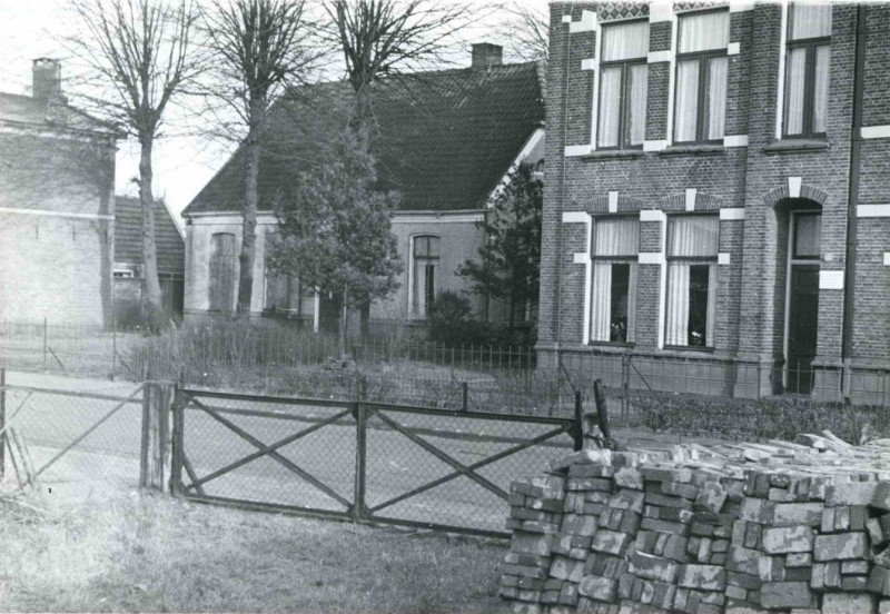 Brinkstraat 75-77-79 het gedeelte tussen de Berkenkamp en de Spelbergsweg jan. 1944.jpg