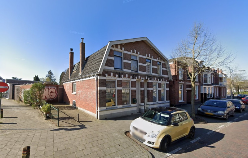 Brinkstraat 102-104 woningen bouwjaar 1902 foto maart 2002.jpg