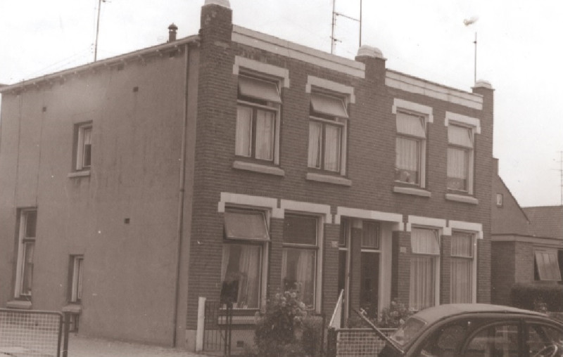 Brinkstraat 124-126 foto 1967.jpg