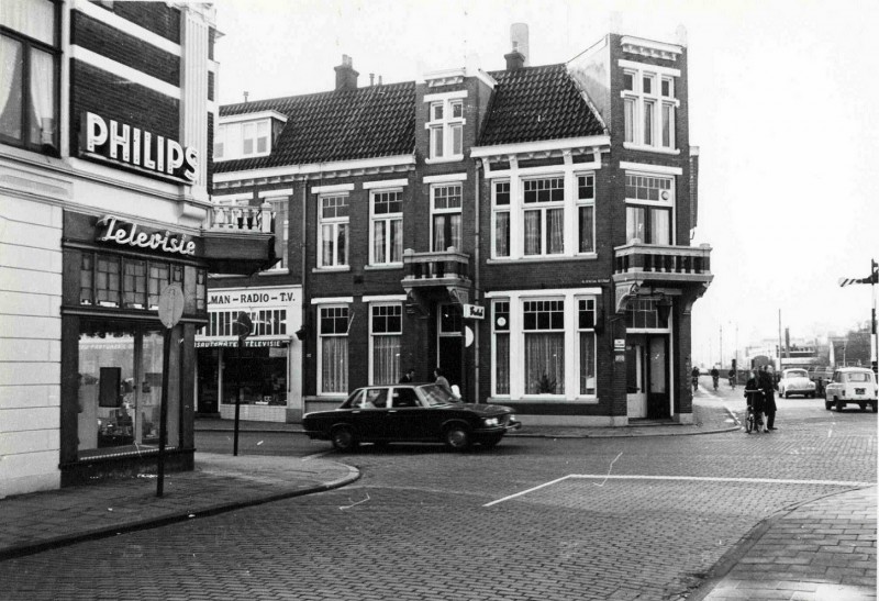 Kruispunt Oldenzaalsestraat,Parallelweg,Lage Bothofstraat Radio Nijhuis.jpg