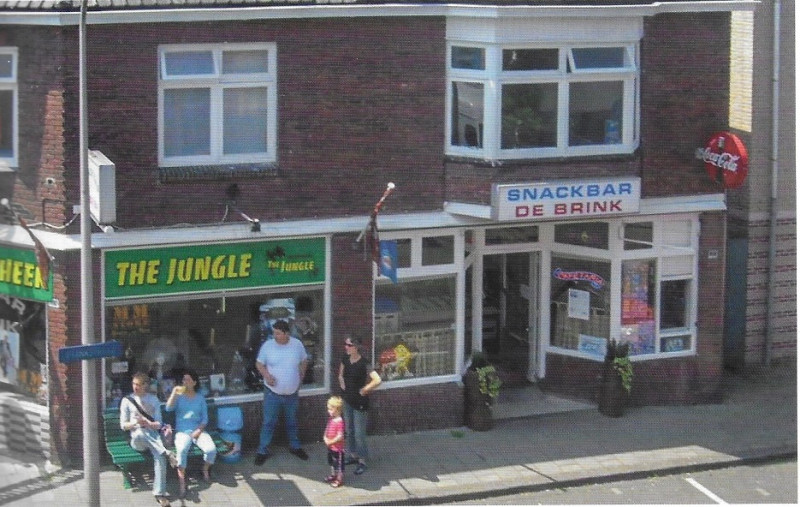 Brinkstraat 158-160 hoek Semarangstraat snackbar De Brink en videotheek The Jungle..jpg