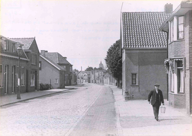 Brinkstraat 163-165-167 rechts tussen de Javastraat en Rietmolenstraat halverwege links de Semarangstraat. juli 1943.jpg