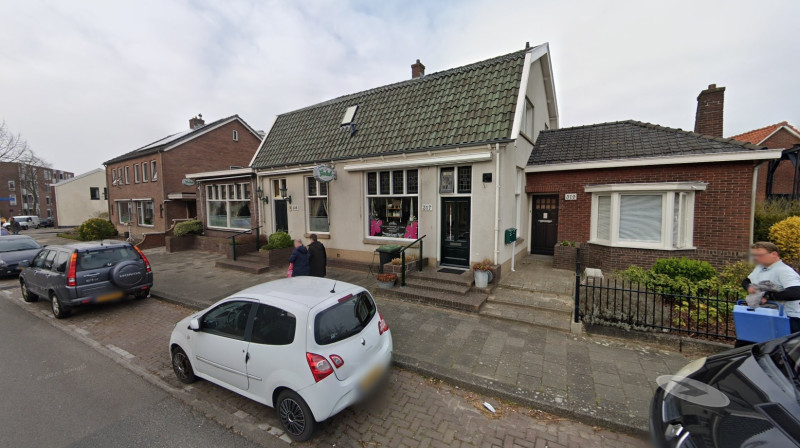 Brinkstraat 311-313 en 315-317 cafe Nijmeijer eerder cafe Hagemeier met kapperszaak.jpg
