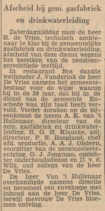 H. de Vries technisch ambtenaar gasfabriek krantenbericht Tubantia 9-8-1944.jpg