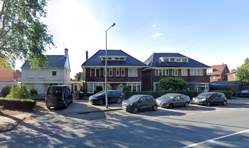 Burgemeester van Veenlaan 4-6-8-10 woningen bouwjaar 1926 foto 2022 vroeger Broekheurnerweg 96-98-100-102.jpg