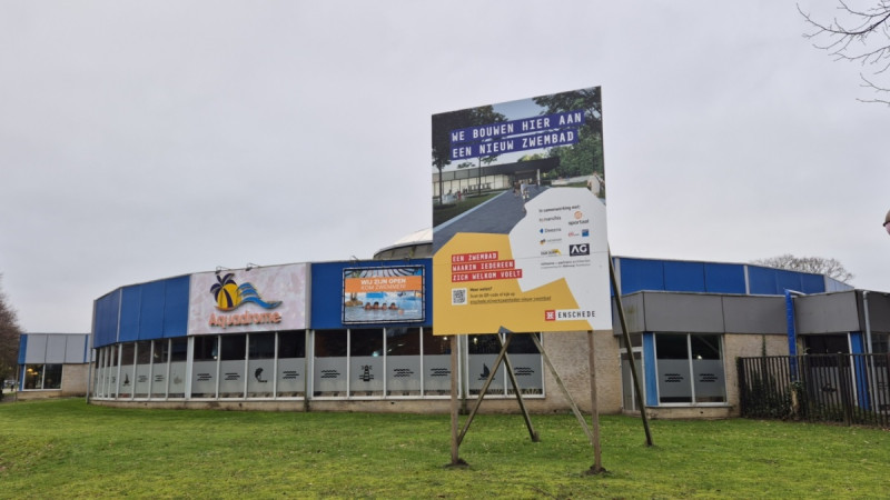 J.J. van Deinselaan 2 Oude-zwembad-Aquadrome-met-aankondiging-nieuwe-zwembad-ervoor 2024.jpg