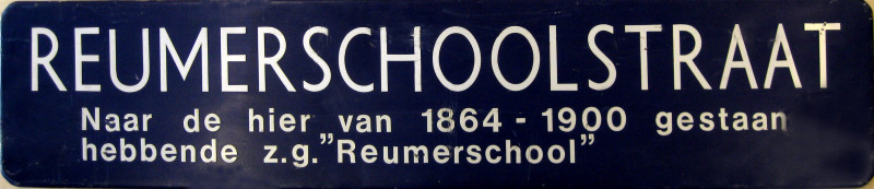 Reumerschoolstraat straatnaambord.jpg