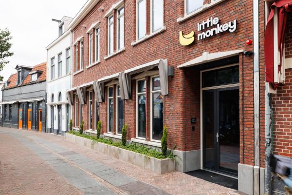 Stadsgravenstraat 17 Hostel Little Monkey..jpg