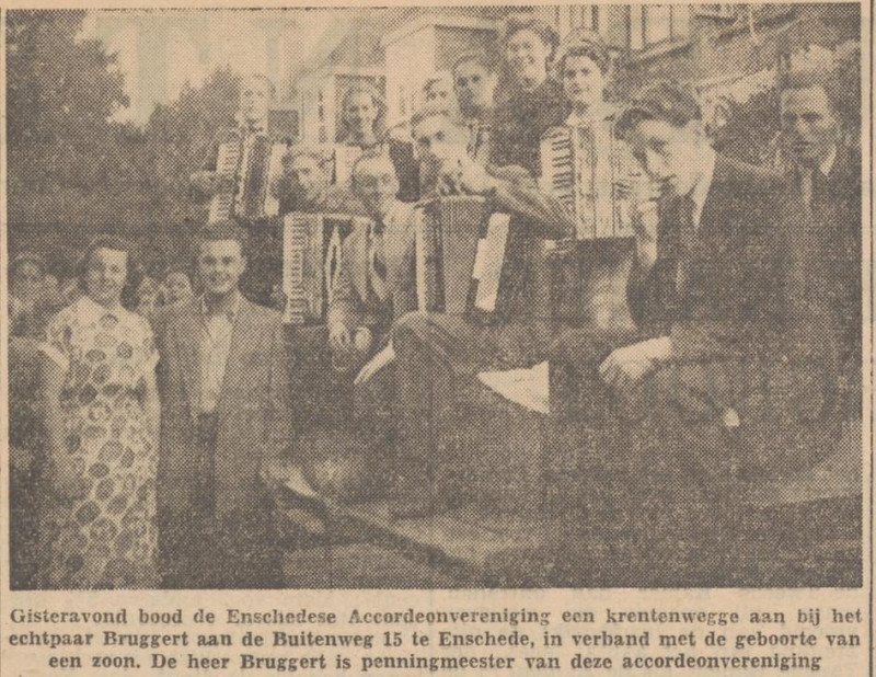 Buitenweg 15 echtpaar Bruggert krantenfoto Tubantia 1-8-1952.jpg