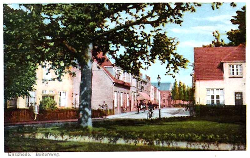 Buitenweg 26-28 links gezien vanaf Sterkerstraat 1930.jpg